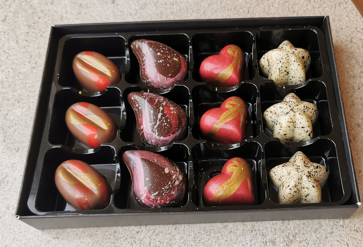 Chokolade æske 12 stk forudbestilling (værtindegave, Mandelgave, julegave)